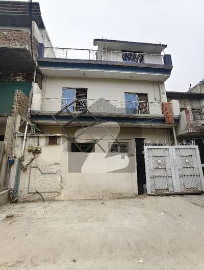 آئی ۔ 10 اسلام آباد میں 6 کمروں کا 4 مرلہ مکان 2.75 کروڑ میں برائے فروخت۔