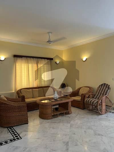 ڈی ایچ اے فیز 6 ڈی ایچ اے ڈیفینس,کراچی میں 2 کمروں کا 1 کنال زیریں پورشن 1.9 لاکھ میں کرایہ پر دستیاب ہے۔