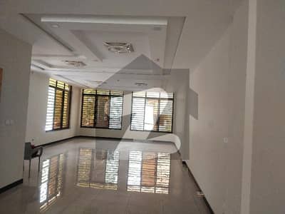 جی ۔ 9 اسلام آباد میں 7 مرلہ دفتر 3.5 لاکھ میں کرایہ پر دستیاب ہے۔