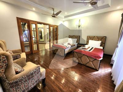 1.5 kanal Furnished Ground Portion For Rent