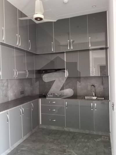 ڈی ایچ اے فیز 8 - بلاک وی فیز 8,ڈیفنس (ڈی ایچ اے),لاہور میں 2 کمروں کا 1 کنال بالائی پورشن 1.25 لاکھ میں کرایہ پر دستیاب ہے۔