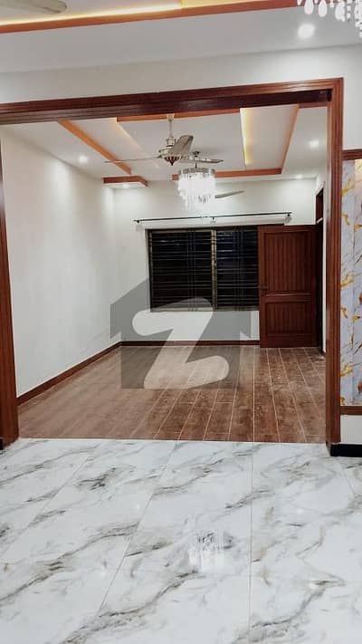 جی ۔ 13 اسلام آباد میں 4 کمروں کا 8 مرلہ مکان 1.85 لاکھ میں کرایہ پر دستیاب ہے۔