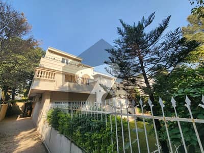 FULLY FURNISHED UPPER PORTION FOR RENT