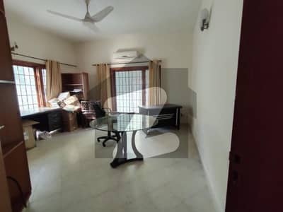 ایف ۔ 7 اسلام آباد میں 3 کمروں کا 1 کنال زیریں پورشن 2.5 لاکھ میں کرایہ پر دستیاب ہے۔