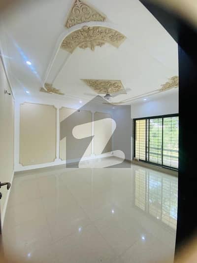 بحریہ ٹاؤن - اوورسیز ایکسٹینشن بحریہ ٹاؤن اوورسیز انکلیو,بحریہ ٹاؤن,لاہور میں 5 کمروں کا 1 کنال مکان 5.8 کروڑ میں برائے فروخت۔