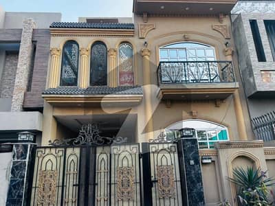 پیراگون سٹی ۔ ایگزیکیٹو بلاک پیراگون سٹی,لاہور میں 3 کمروں کا 5 مرلہ مکان 2.45 کروڑ میں برائے فروخت۔