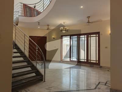 نارتھ ناظم آباد ۔ بلاک ایف نارتھ ناظم آباد,کراچی میں 7 کمروں کا 2 کنال مکان 25.0 کروڑ میں برائے فروخت۔