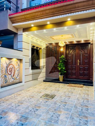 5 Marla House Available For Sale in Bahria Town LHR