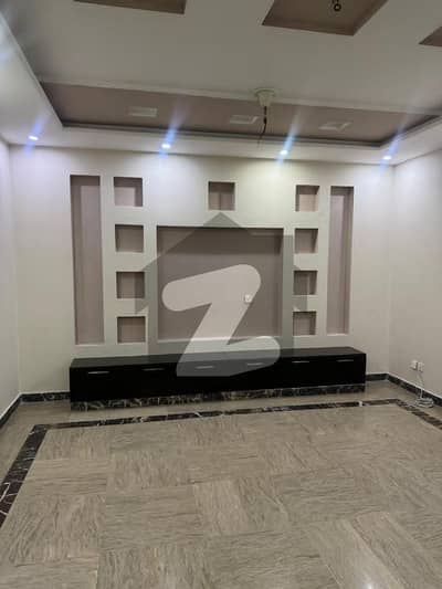 بحریہ ٹاؤن سیکٹر سی بحریہ ٹاؤن,لاہور میں 3 کمروں کا 10 مرلہ بالائی پورشن 80.0 ہزار میں کرایہ پر دستیاب ہے۔