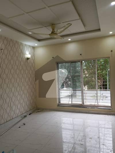 بحریہ ٹاؤن سیکٹر B بحریہ ٹاؤن,لاہور میں 2 کمروں کا 10 مرلہ بالائی پورشن 65.0 ہزار میں کرایہ پر دستیاب ہے۔