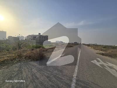 600 Yds Beautiful Plot For Sale