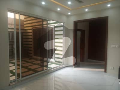 1 KANAL LUXURY HOUSE AVAILABLE FOR SALE