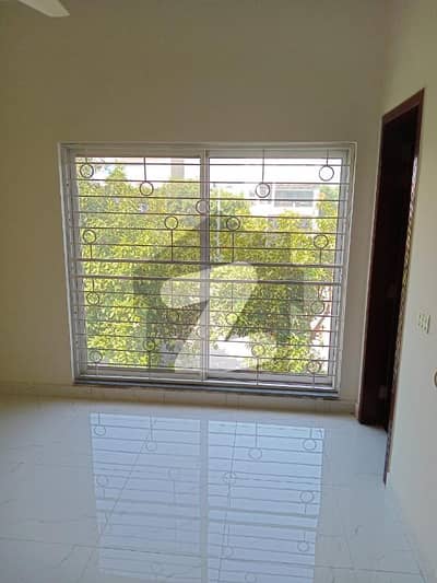 بحریہ آرچرڈ لاہور میں 5 کمروں کا 8 مرلہ مکان 90.0 ہزار میں کرایہ پر دستیاب ہے۔