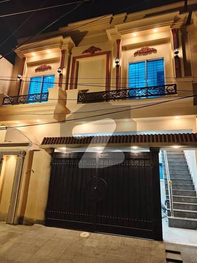 شاہ رُکنِ عالم کالونی ملتان میں 4 کمروں کا 5 مرلہ مکان 1.95 کروڑ میں برائے فروخت۔