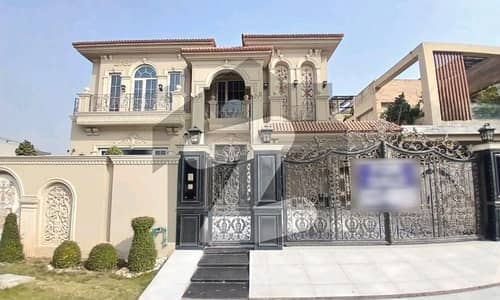 ڈی ایچ اے فیز 6 - بلاک ڈی فیز 6,ڈیفنس (ڈی ایچ اے),لاہور میں 5 کمروں کا 1 کنال مکان 11.5 کروڑ میں برائے فروخت۔