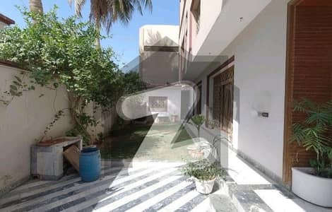 نارتھ ناظم آباد ۔ بلاک این نارتھ ناظم آباد,کراچی میں 11 کمروں کا 1 کنال مکان 12.5 کروڑ میں برائے فروخت۔