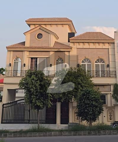 ٹاپ سٹی 1 - بلاک ڈی ٹاپ سٹی 1,اسلام آباد میں 5 کمروں کا 10 مرلہ مکان 5.25 کروڑ میں برائے فروخت۔ ٹاپ سٹی 1 - بلاک ڈی ٹاپ سٹی 1,اسلام آباد میں 5 کمروں کا 10 مرلہ مکان 5.25 کروڑ میں برائے فروخت۔