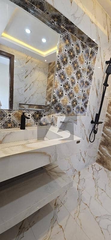 ٹاپ سٹی 1 - بلاک ڈی ٹاپ سٹی 1,اسلام آباد میں 5 کمروں کا 10 مرلہ مکان 5.05 کروڑ میں برائے فروخت۔