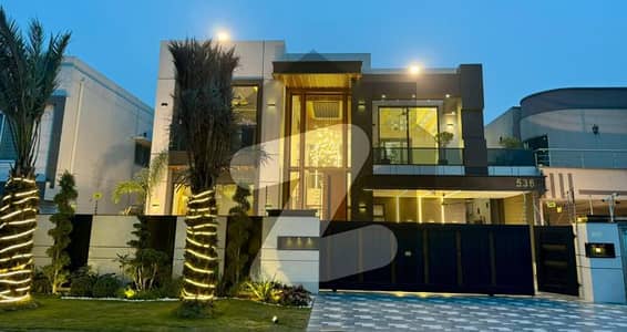 بحریہ ٹاؤن سیکٹر سی بحریہ ٹاؤن,لاہور میں 5 کمروں کا 1 کنال مکان 4.9 کروڑ میں برائے فروخت۔