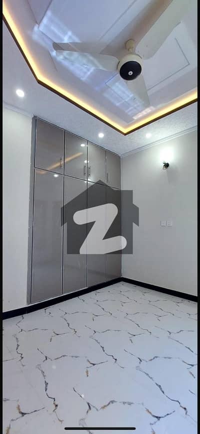 جی ۔ 13 اسلام آباد میں 5 کمروں کا 4 مرلہ مکان 4.0 کروڑ میں برائے فروخت۔