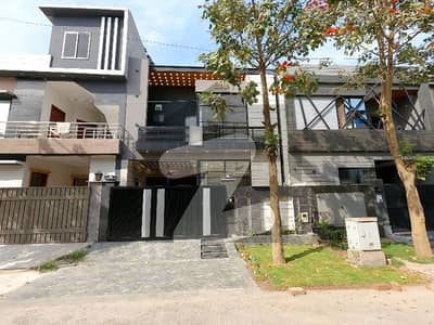 پارک ویو سٹی ۔ تولپ ایکسٹینشن بلاک پارک ویو سٹی,لاہور میں 4 کمروں کا 5 مرلہ مکان 2.35 کروڑ میں برائے فروخت۔