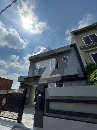 10 Marla Modern Design House Available For Sale
