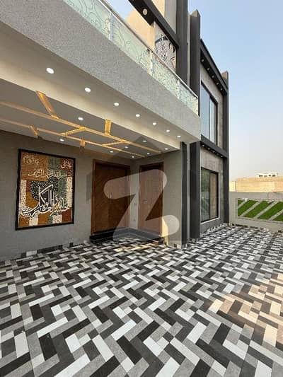 10Marla Modern Design House Available For Sale On The 80'Wide Road Of Southern Block In Bahria Orchard Phase 1 Lahore