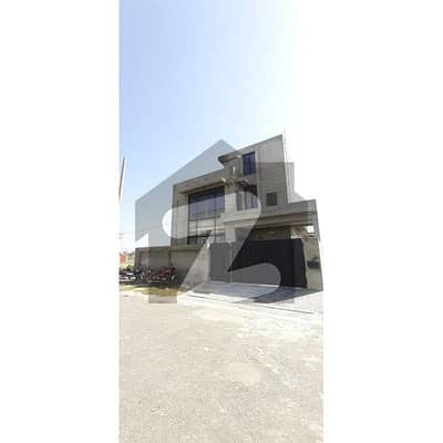 10 Marla Beautiful House Available For Sale