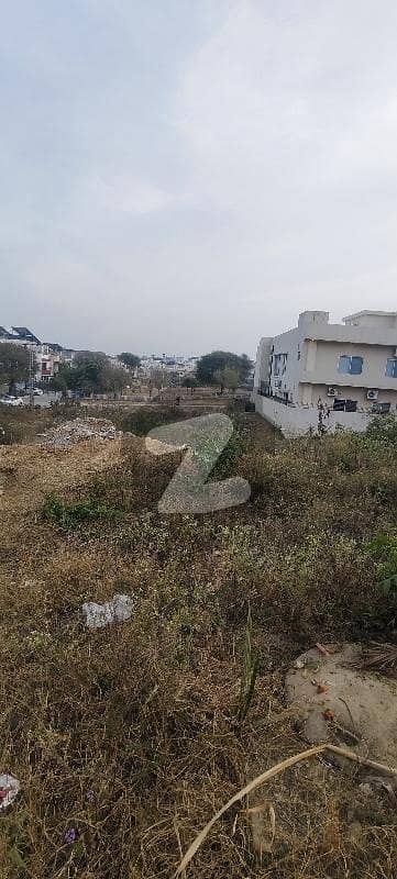 جی ۔ 13 اسلام آباد میں 14 مرلہ رہائشی پلاٹ 5.7 کروڑ میں برائے فروخت۔