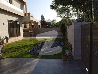 ڈی ایچ اے فیز 1 ڈیفنس (ڈی ایچ اے),لاہور میں 5 کمروں کا 1 کنال مکان 5.0 لاکھ میں کرایہ پر دستیاب ہے۔