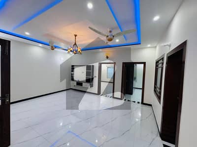 ٹاپ سٹی 1 اسلام آباد میں 4 کمروں کا 1 کنال بالائی پورشن 1.2 لاکھ میں کرایہ پر دستیاب ہے۔