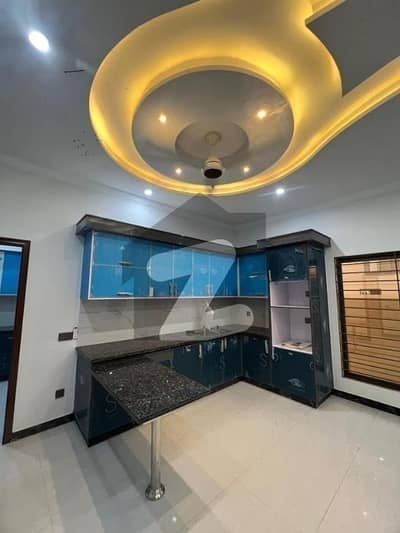 272sq yd 4 & 5 Bedrooms Luxury Villa FOR RENT. Adjacent to Jinnah Avenue, Easy access to Entrance facing GRAND MOSQUE. All facilities nearby and utilities present.