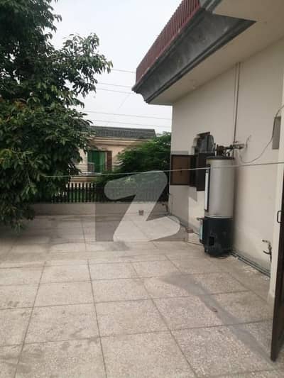 ڈی ایچ اے فیز 4 ڈیفنس (ڈی ایچ اے),لاہور میں 2 کمروں کا 10 مرلہ بالائی پورشن 65.0 ہزار میں کرایہ پر دستیاب ہے۔ ڈی ایچ اے فیز 4 ڈیفنس (ڈی ایچ اے),لاہور میں 2 کمروں کا 10 مرلہ بالائی پورشن 65.0 ہزار میں کرایہ پر دستیاب ہے۔