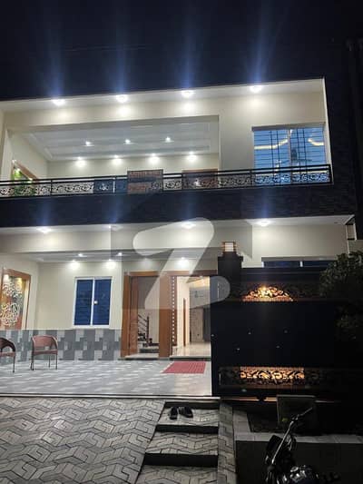 سی بی آر ٹاؤن فیز 1 سی بی آر ٹاؤن,اسلام آباد میں 6 کمروں کا 12 مرلہ مکان 6.4 کروڑ میں برائے فروخت۔