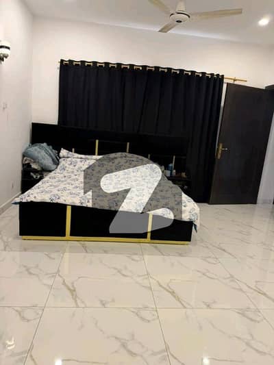 ڈی ایچ اے فیز 8 - زون بی ڈی ایچ اے فیز 8,ڈی ایچ اے ڈیفینس,کراچی میں 3 کمروں کا 1 کنال مکان 15.0 کروڑ میں برائے فروخت۔