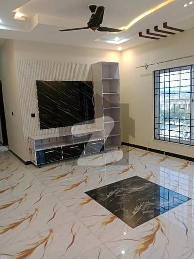 بحریہ انکلیو - سیکٹر ایم بحریہ انکلیو,بحریہ ٹاؤن,اسلام آباد میں 5 کمروں کا 10 مرلہ مکان 1.7 لاکھ میں کرایہ پر دستیاب ہے۔