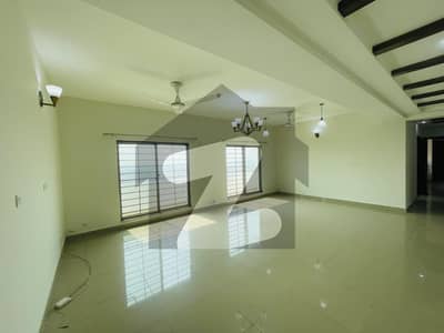 عسکری 10 عسکری,لاہور میں 3 کمروں کا 11 مرلہ فلیٹ 3.7 کروڑ میں برائے فروخت۔