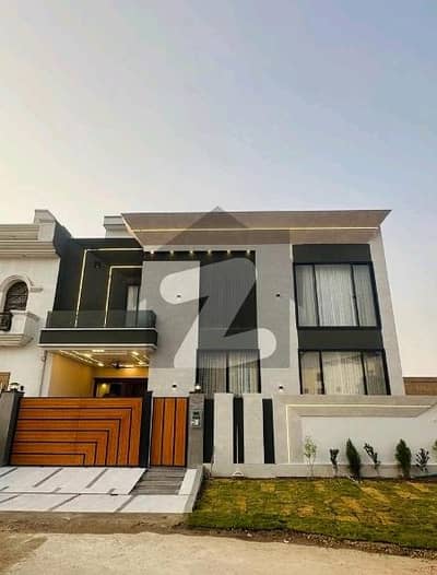 سٹی ہاؤسنگ سوسائٹی گوجرانوالہ میں 5 کمروں کا 8 مرلہ مکان 3.9 کروڑ میں برائے فروخت۔