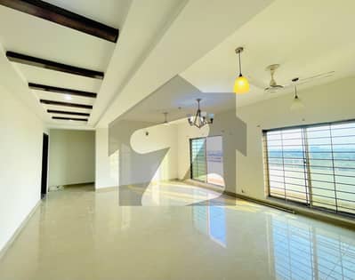 Near To Park Golden Opportunity Apartment For Sale  3 Bedrooms