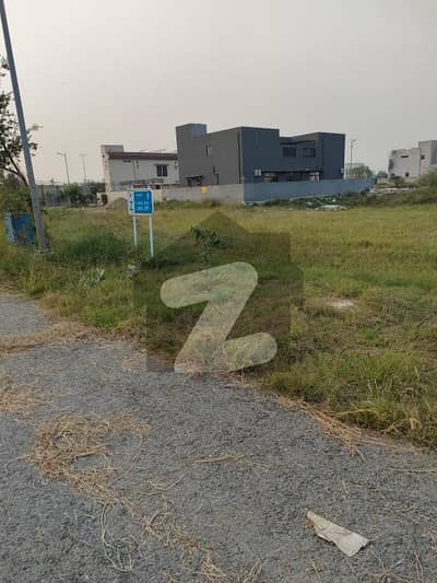 ڈی ایچ اے فیز 8 - بلاک ٹی فیز 8,ڈیفنس (ڈی ایچ اے),لاہور میں 2 کنال رہائشی پلاٹ 12.0 کروڑ میں برائے فروخت۔