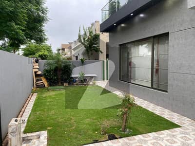 ڈی ایچ اے فیز 6 - بلاک سی فیز 6,ڈیفنس (ڈی ایچ اے),لاہور میں 6 کمروں کا 1 کنال مکان 9.8 کروڑ میں برائے فروخت۔