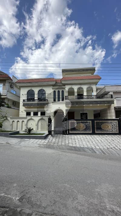 1 KANAL MOST LUXURY DOUBLE UNIT BRAND NEW HOUSE | 0KM DISTANCE TO ISB EXPRESSWay | WITH GAS
