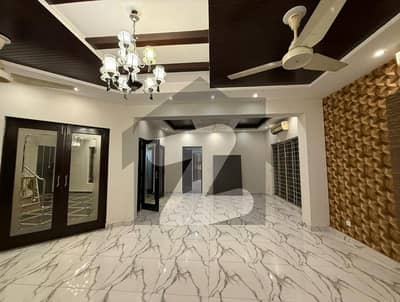 SLIGHTLY USED 01 KANAL VERY BEAUTIFUL BUNGALOW AVAILABLE FOR RENT