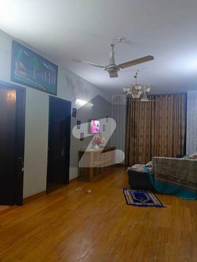 گلستانِِ جوہر ۔ بلاک 15 گلستانِ جوہر,کراچی میں 3 کمروں کا 7 مرلہ فلیٹ 2.1 کروڑ میں برائے فروخت۔