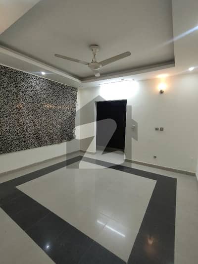 ای ۔ 11 اسلام آباد میں 3 کمروں کا 10 مرلہ زیریں پورشن 1.1 لاکھ میں کرایہ پر دستیاب ہے۔