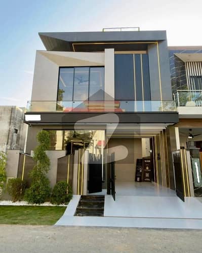 ڈی ایچ اے 9 ٹاؤن ڈیفنس (ڈی ایچ اے),لاہور میں 3 کمروں کا 5 مرلہ مکان 3.45 کروڑ میں برائے فروخت۔