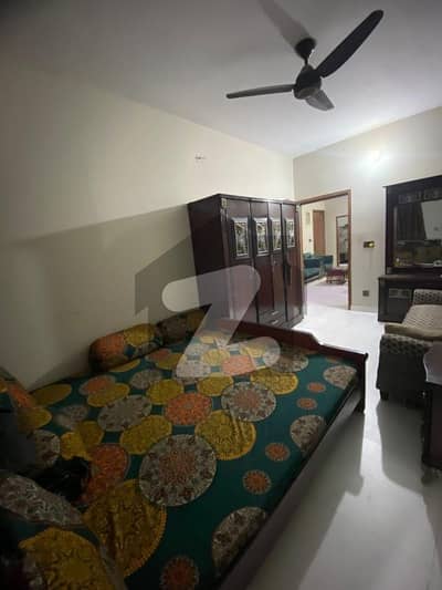 کوسموپولیٹن سوسائٹی کراچی میں 4 کمروں کا 9 مرلہ فلیٹ 1.6 لاکھ میں کرایہ پر دستیاب ہے۔