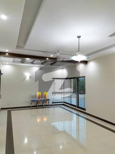 ڈی ایچ اے فیز 1 - بلاک کے فیز 1,ڈیفنس (ڈی ایچ اے),لاہور میں 4 مرلہ دفتر 55.0 ہزار میں کرایہ پر دستیاب ہے۔