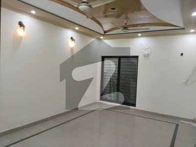 ڈی ایچ اے فیز 3 - بلاک ڈبل ایکس فیز 3,ڈیفنس (ڈی ایچ اے),لاہور میں 3 کمروں کا 6 مرلہ مکان 1.1 لاکھ میں کرایہ پر دستیاب ہے۔