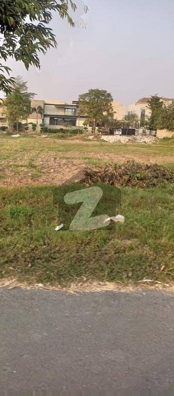 ڈی ایچ اے فیز 7 - بلاک یو فیز 7,ڈیفنس (ڈی ایچ اے),لاہور میں 1 کنال رہائشی پلاٹ 3.0 کروڑ میں برائے فروخت۔